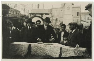 pose premiere pierre