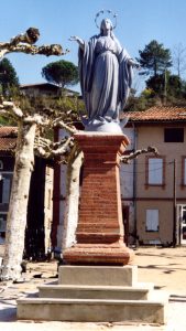 vierge place souvenir