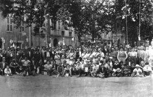 pecheurs devant monument